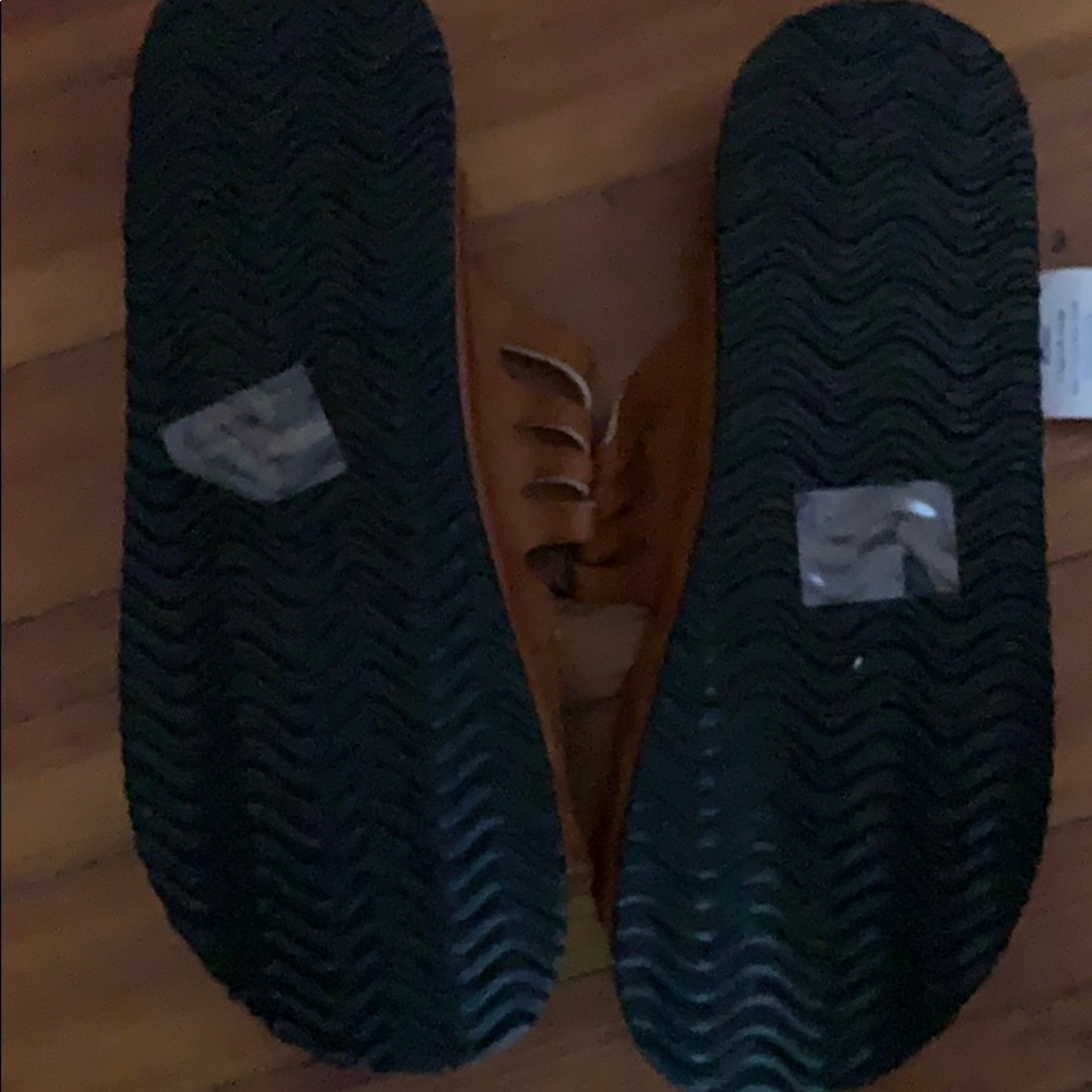 Sandals - Picture 2 of 2